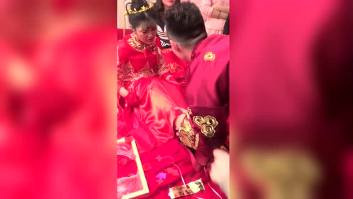 离石婚纱_离石馨百合婚纱(2)
