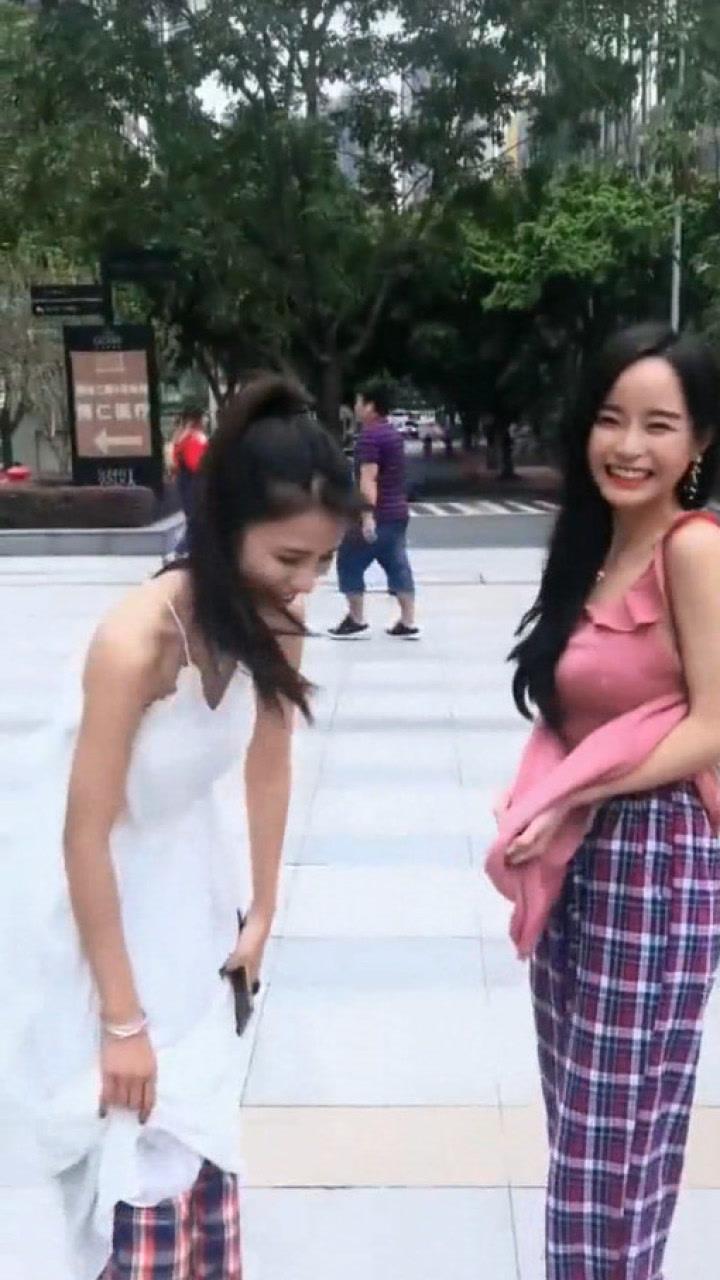 小姐姐掀起裙子的一瞬间,感觉自己三观尽毁了,人生领悟啊