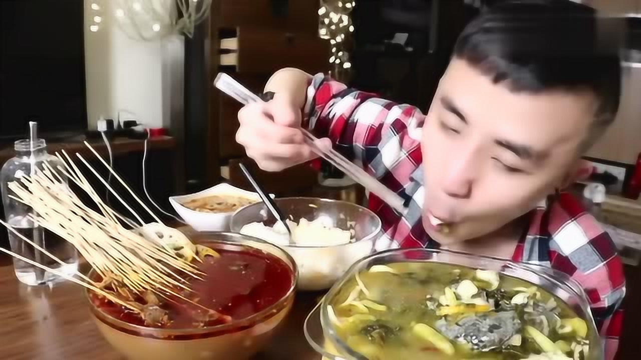 吃播光小强:今天吃酸菜鱼加各种麻辣串,这胃口一般人真不行!