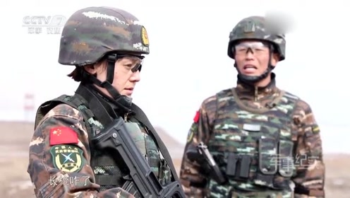 神奇!武警特战队员密林中上演快速逃脱术