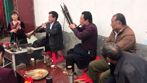 邓州市民间办事,高手唢呐吹奏传统《白事迎客曲》,韵味非常好听