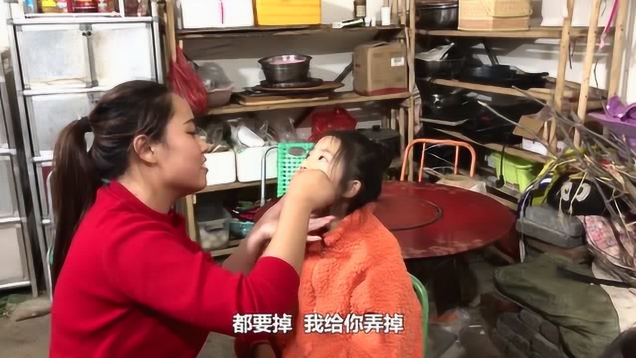 小鸡没娘带,婆婆巧妙给小鸡找娘,老母鸡说啥也不带,果然是后娘