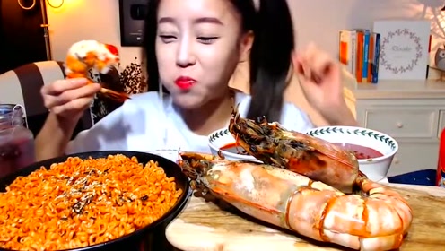 大胃王:多萝西试吃超级大虾,这个虾比脸还大!
