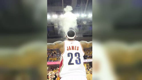 囧囧NBA：詹姆斯的撒镁粉 可能会成为NBA最经典的赛前仪式