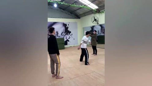 恶搞大白鹅视频，恶搞大白鹅视频大全