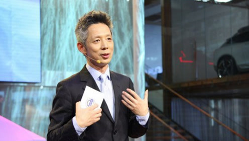 满头白发《最强大脑》主持人,到底有多厉害?网友:太强大!