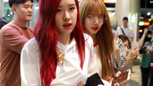 blackpink成员刚下飞机 lisa戴眼镜很好看