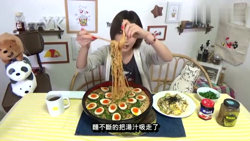 吃播大胃王:美食又去天津吃大全了,晚餐也吃得美女穿美女图片丝的图片