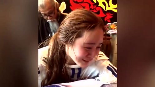 美女刺青,疼的泪流满面,嘴上死不认怂!