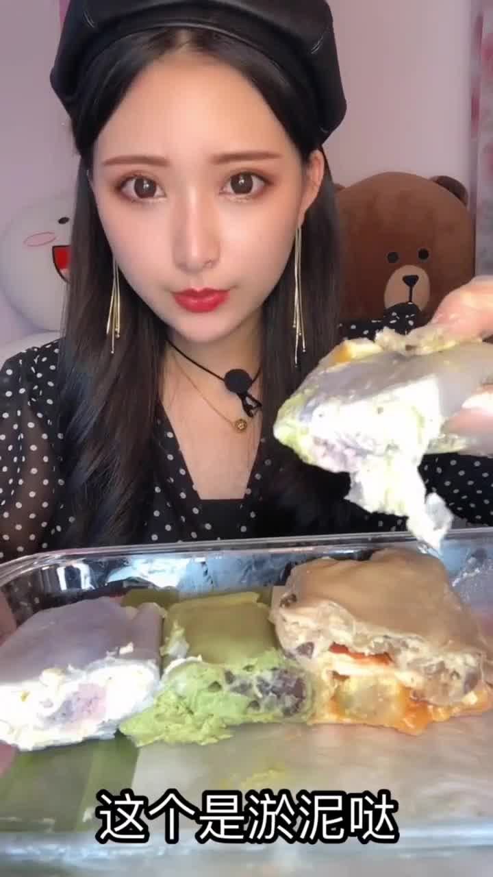 吃播小姐姐吃毛巾卷,一口一个大口吃不停,网友减肥都是浮云