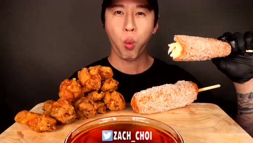 国外美食吃播,小哥吃鸡翅让人食欲大增,看着超解馋