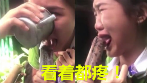 女子吃冰棒舌头被紧紧黏住 表情痛苦惹人哭笑不得