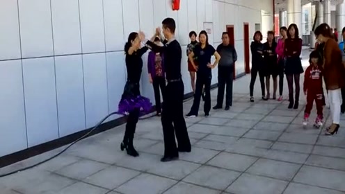 交谊舞三步踩三十五式花式