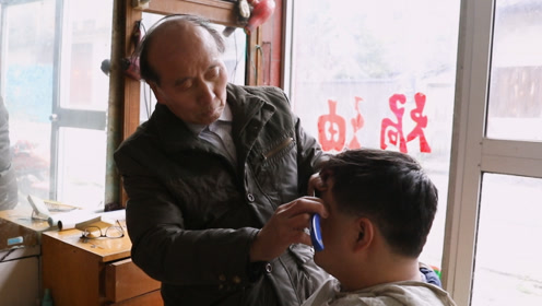 杭州大爷理发60年,给自己的店取名中国发廊:因为我只染黑头发