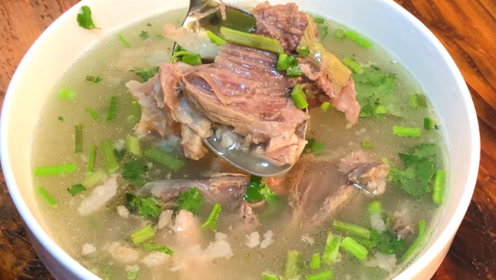 冬天的早餐,吃热汤面最美,一碗下肚浑身暖和,手脚不凉