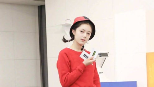 王源下厨做饭秀颠勺,有谁注意赵今麦的表情,女生小心思太真实了