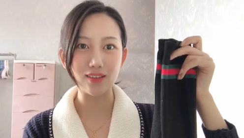 小酒妹着急接待客户,翻出曾经的学生袜,只能套在保暖裤里偷偷穿