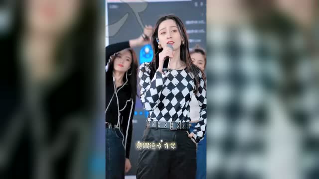 女神唐艺和徒弟"小艾"豚豚,一首"听闻远方有你"送给大家!