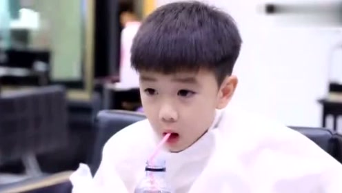小男孩图片