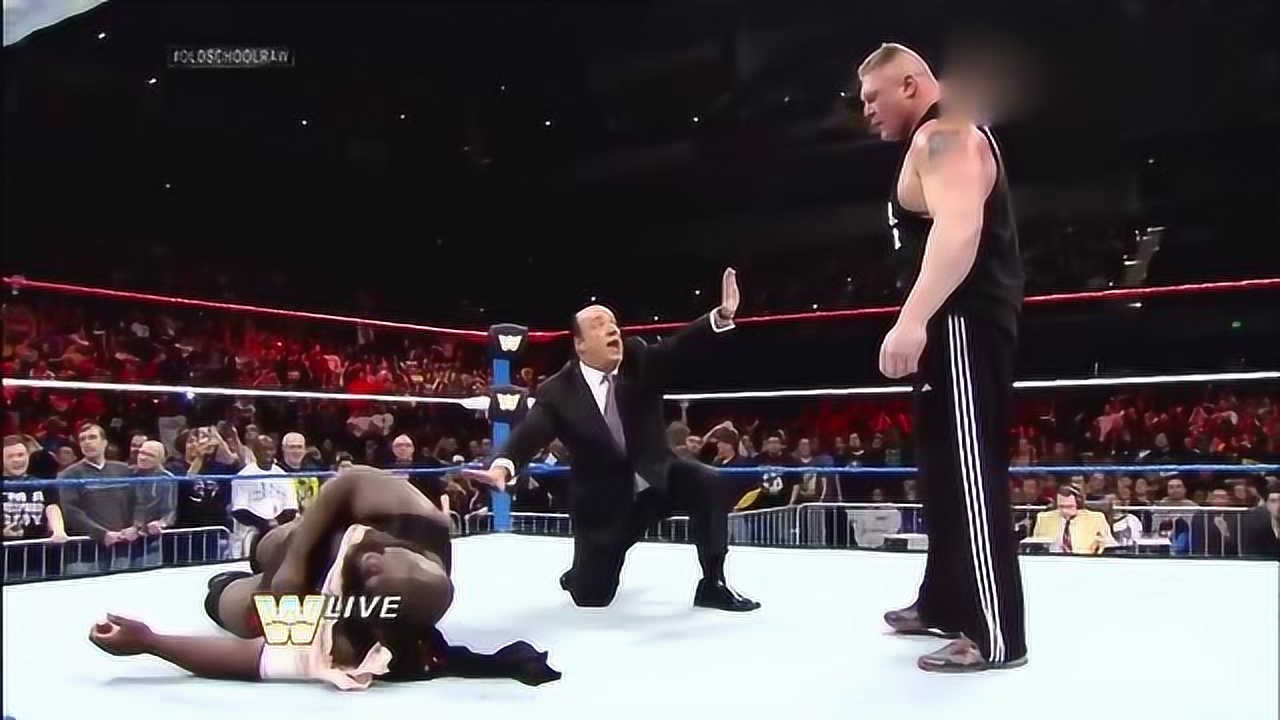 wwe精彩回顾:大秀哥被人狠揍,裁判看不下去中止比赛