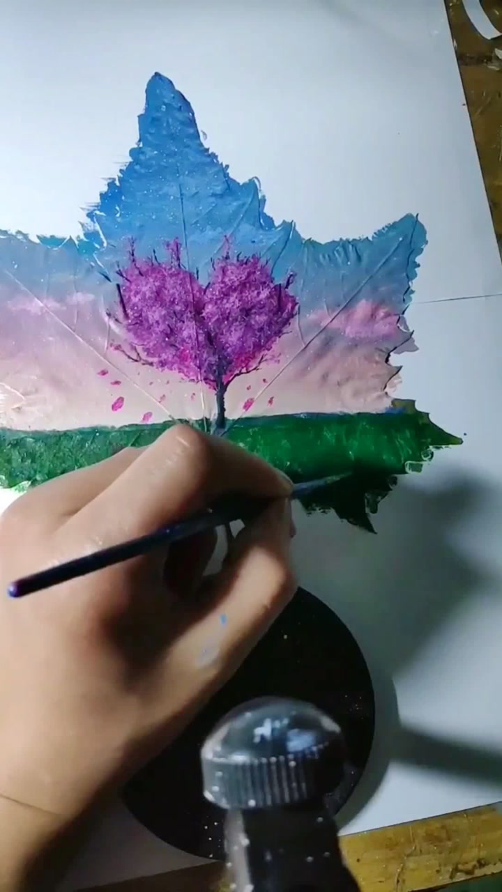 在树叶上作一个水粉画