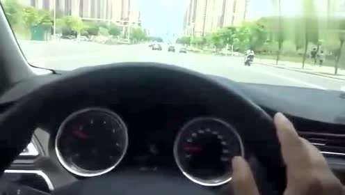 开车转弯如何正确打方向盘?很多新手都不太懂,学习了