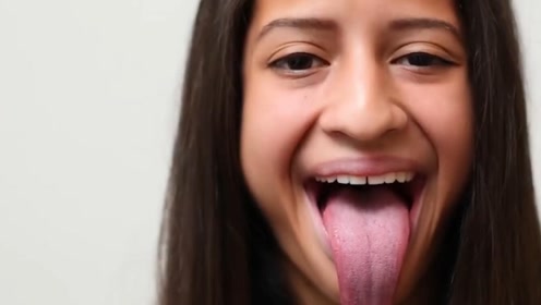 世界舌头最长的女人,没事就把舌头拿出来玩,名副其实的"长舌妇"