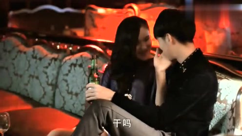 美女被老总下药_老总在水里下药迷美女