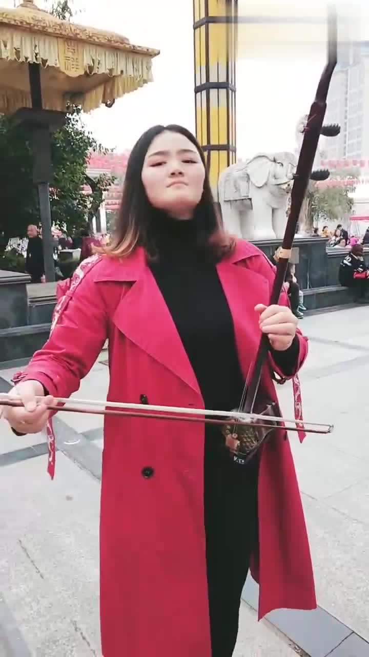 美女二胡弹奏《谁》,动感好听,越听越喜欢