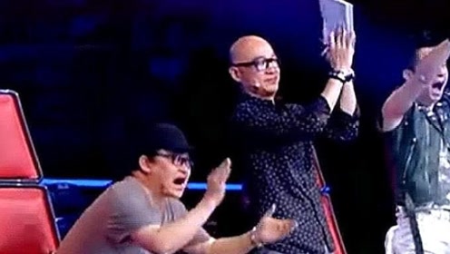 农村小伙太大胆了,好声音演唱《爱是你我》,导师全体起立鼓掌!
