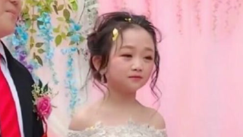 最美"袖珍女孩",快40岁的人了,看着却像6岁小孩一样!