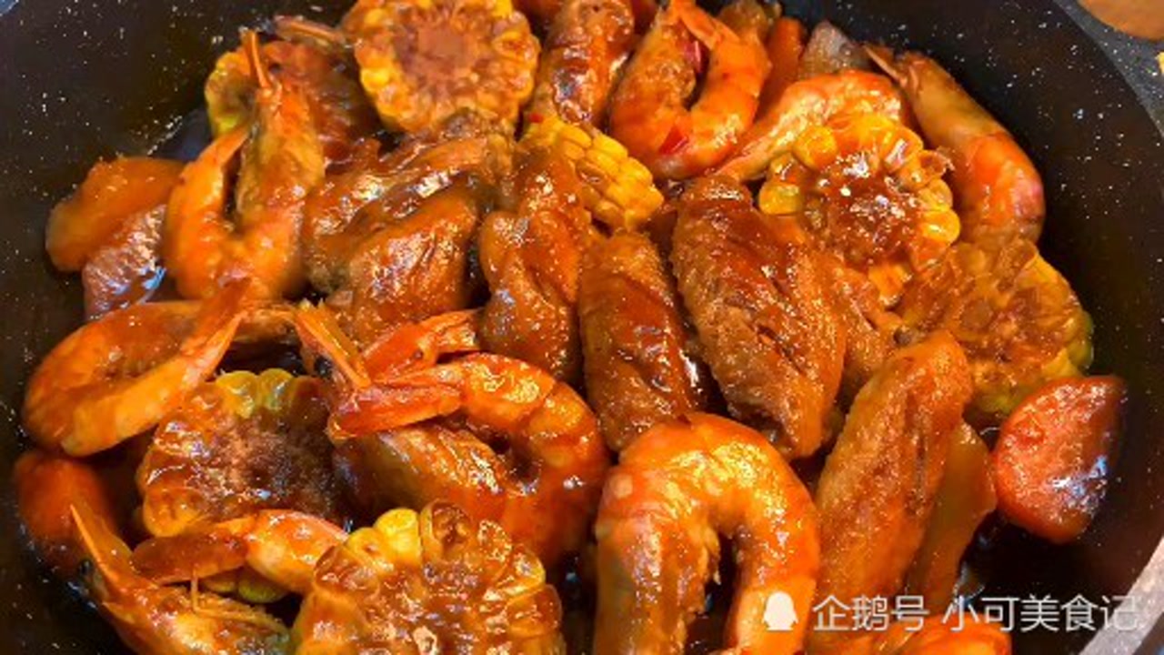 在家轻松做完爆饭店的,鲜虾鸡翅煲,软烂脱骨,味道绝了