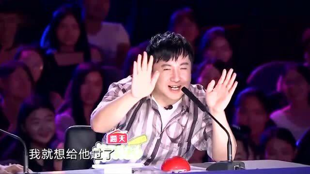 中国达人秀:搞笑小哥来唱歌,沈腾都快"笑疯"了,太招笑