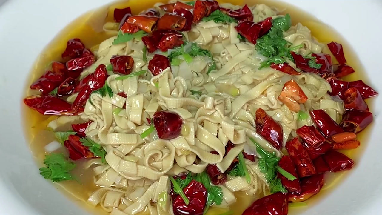 这道菜叫一绝干豆腐还是油淋干豆腐?不管叫啥都好吃,太解馋了