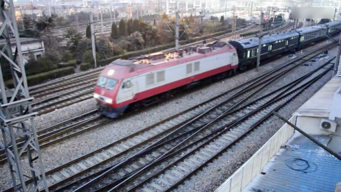 高铁时代的普速京沪特快列车 ss9g牵引t110次驶出上海站