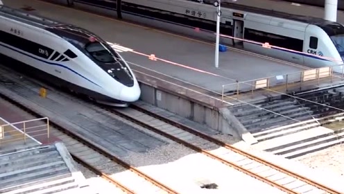 新型crh2e卧铺动车组,驶离深圳北站,一起来看看!