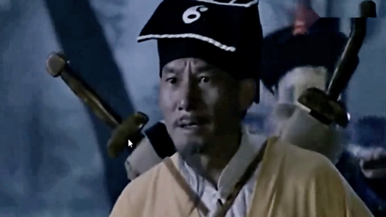 恐怖电影:道士正在赶着尸王送他们上路,半路杀出一群恶鬼抢尸体