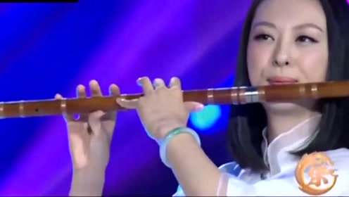 美女笛箫演奏家张钟中现场演奏《送别》悠扬动听,余音绕梁!