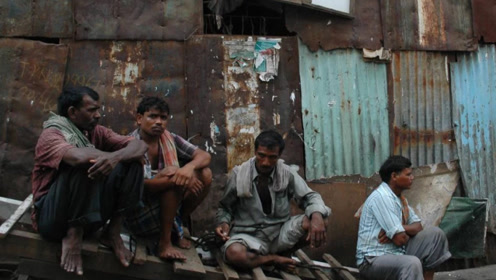 终于买到了好吃的,却偶遇流浪汉,宝宝接下来的表现让