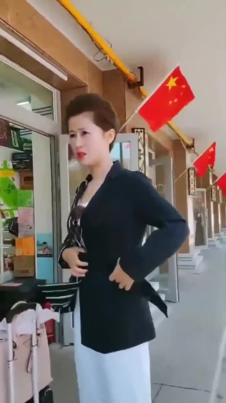 沈师娘改头换面,气场全开,网友:这下沈先生真配不上你了!