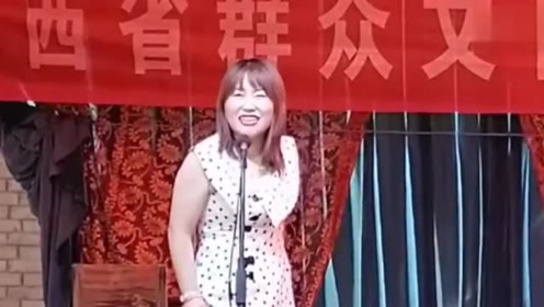上党鼓书舞台现场演出,多才多艺鼓书演员秦彩霞,表演能力没得说