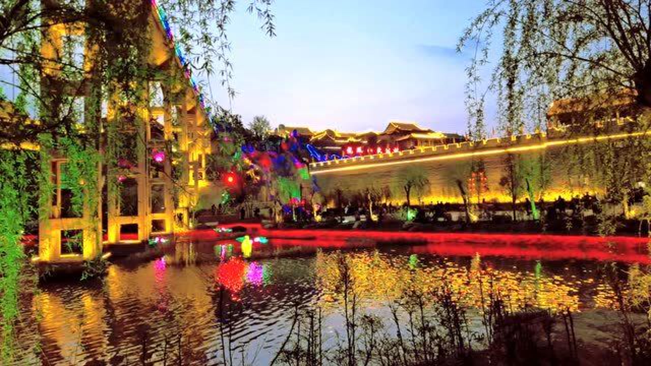 洛阳龙凤山古镇夜晚的风景,真的很迷人