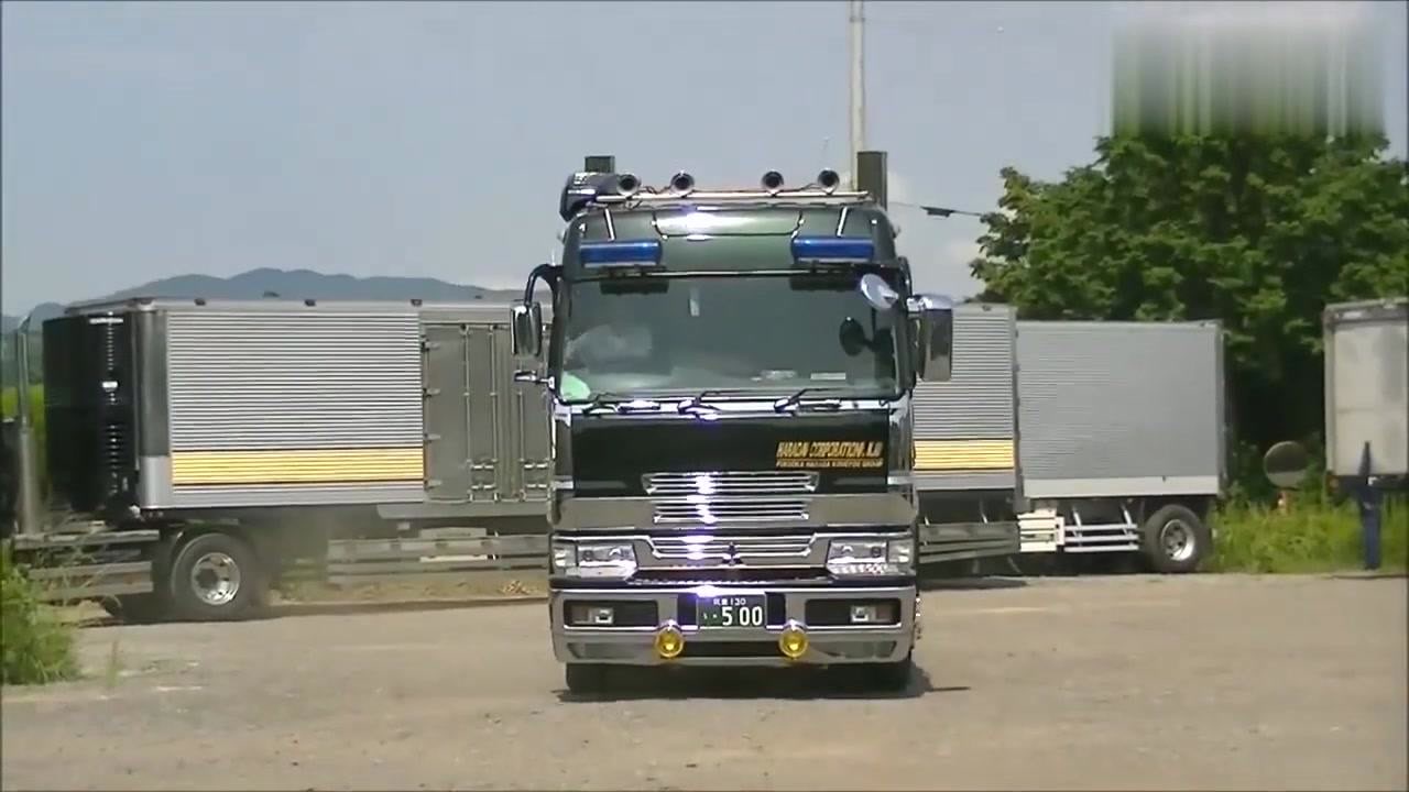 日系三菱牌半挂车,这车头真丑,还不如国内的东风天龙好看