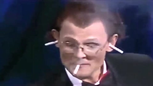 老头花式抽烟最高境界,五官随烟而入令人佩服的五体投地