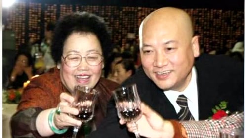 迟重瑞陈丽华婚纱照_迟重瑞陈丽华