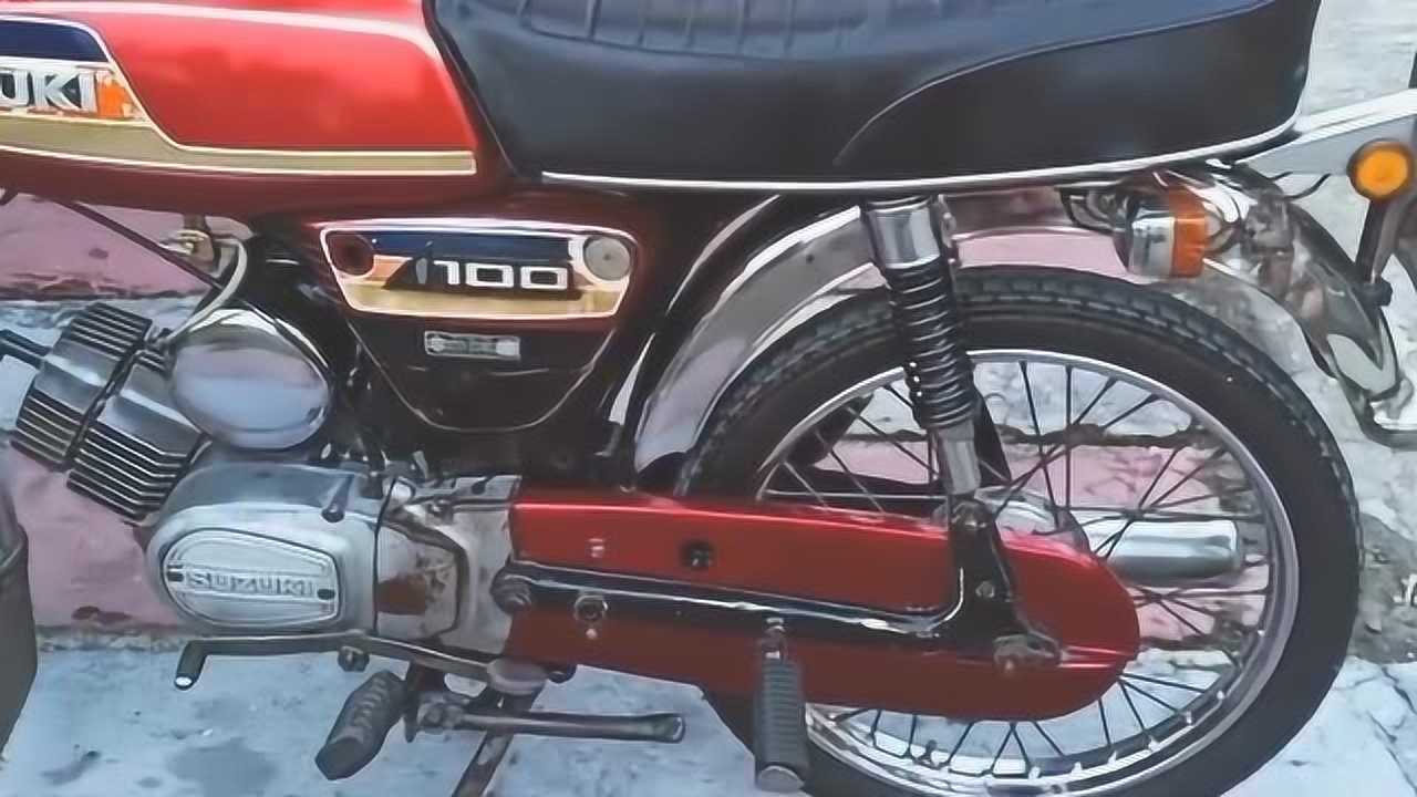 曾经售价一万多元的suzuki a100代步摩托车,如今有幸见了一台