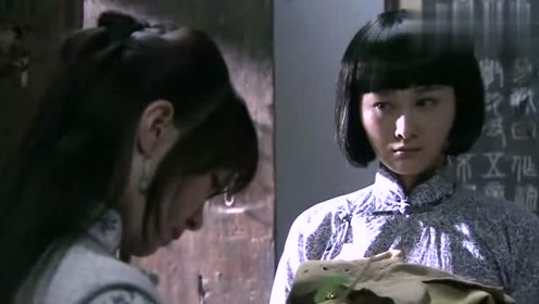 抗日奇侠:女奇侠不愿穿鬼子衣服,十分嫌弃,谁料众人想
