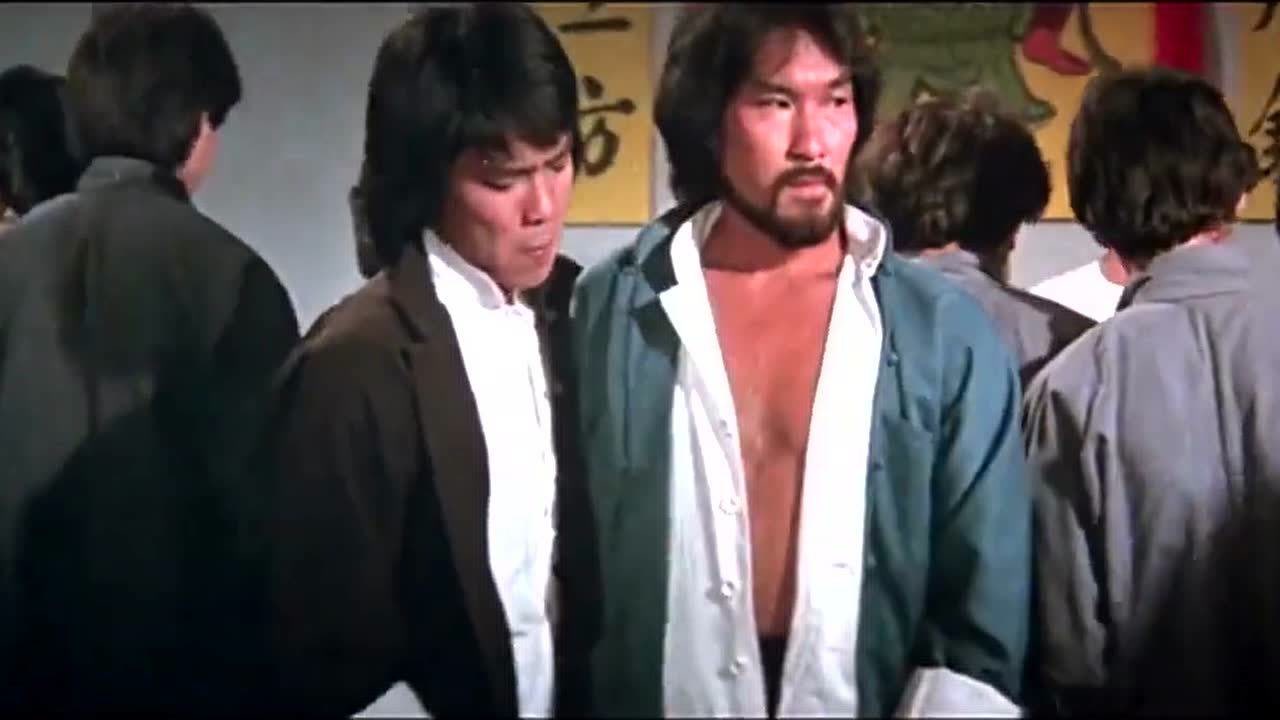 电影:元彪梁家仁赌场出老千,气坏洪金宝,小眼神都是戏!