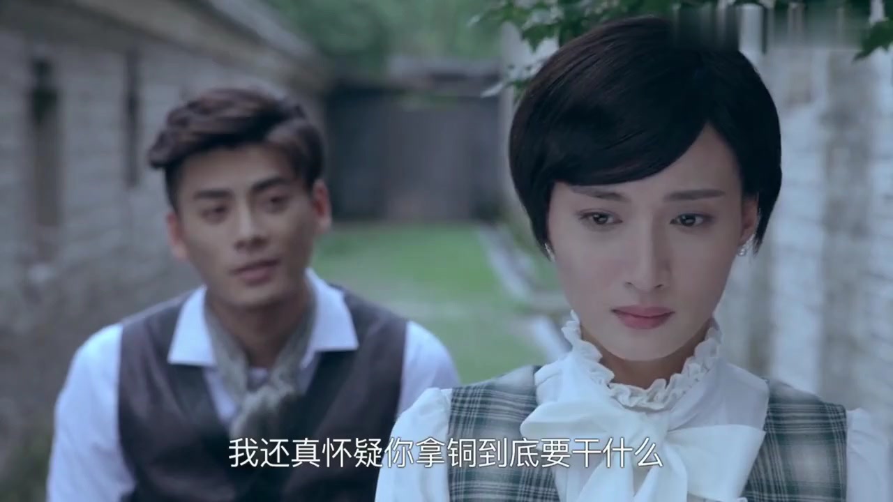 铁血殊途:女地下党向小伙告别,不料小伙送惊天礼物,乐