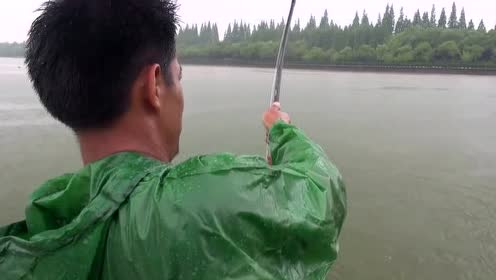 dne去路亚—龚磊享受鳡鱼的速度与激情!